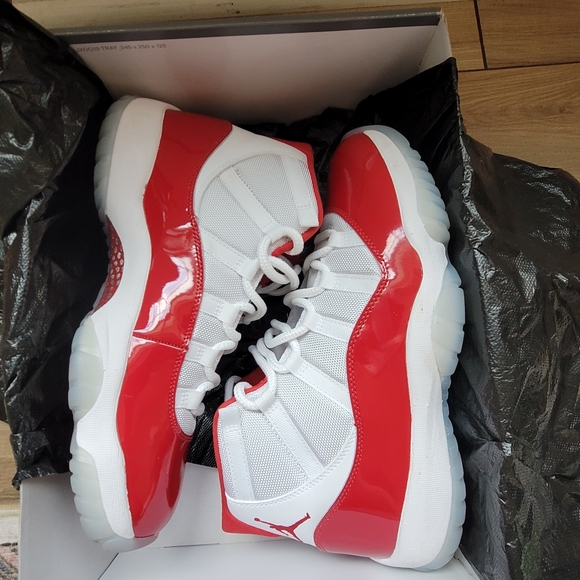 Air Jordan 11 Retro Nike Cherry 11s - Picture 3 of 14